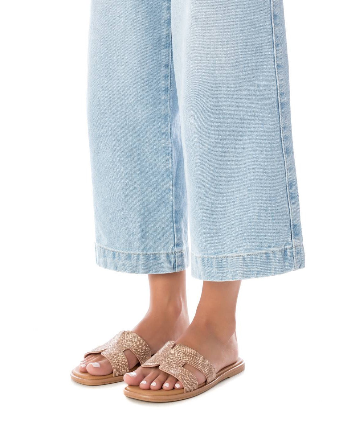 Bequeme Pantolette in Nude mit Strassverzierung – sommerlich & edel