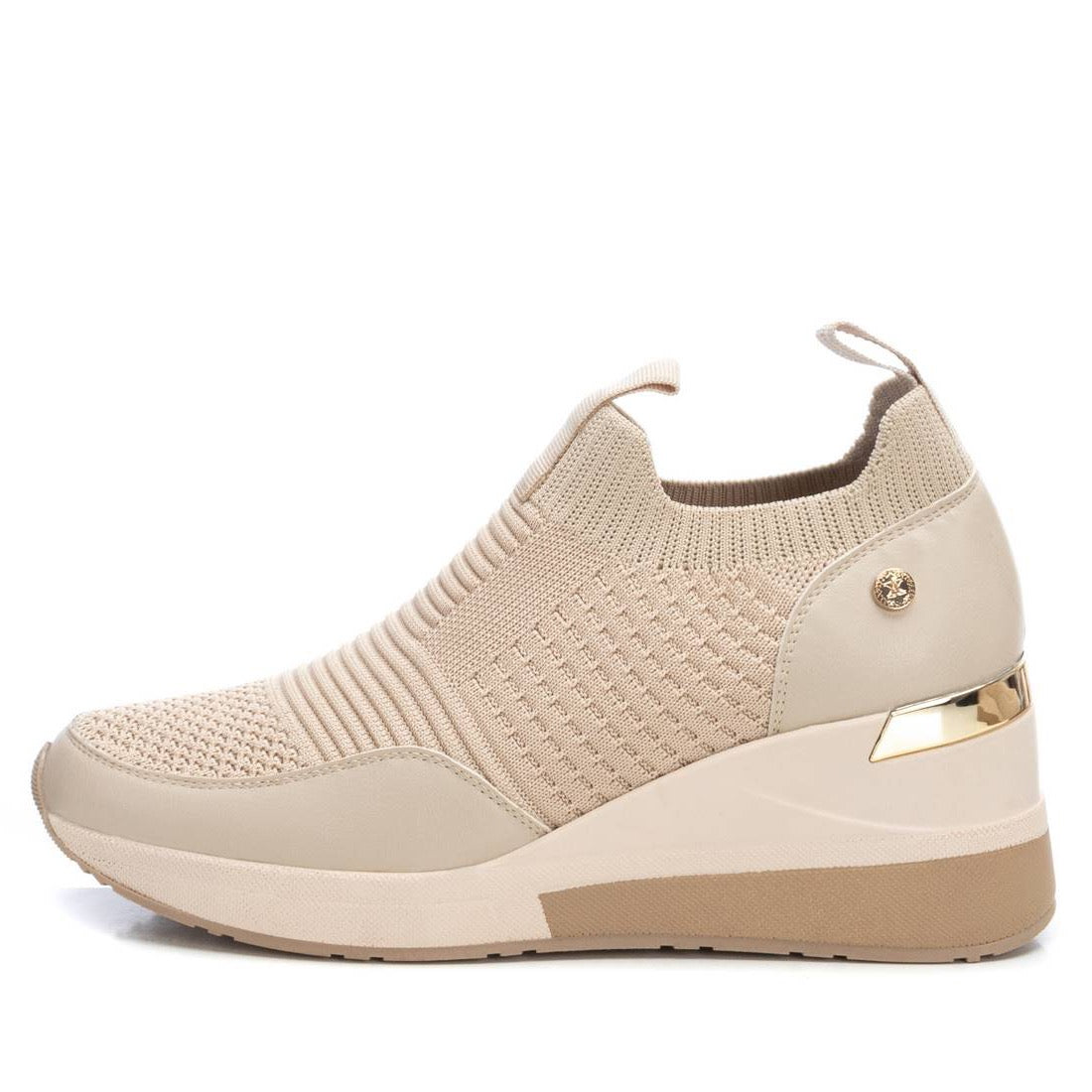 Beiger Slip-On Sneaker mit Keilsohle & goldfarbenem Fersendetail