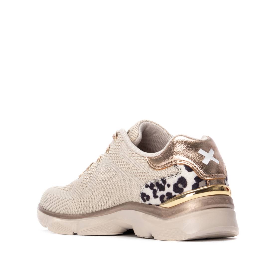 Leichter Sneaker in Beige mit Strukturgewebe und Leo-Fersenkappe