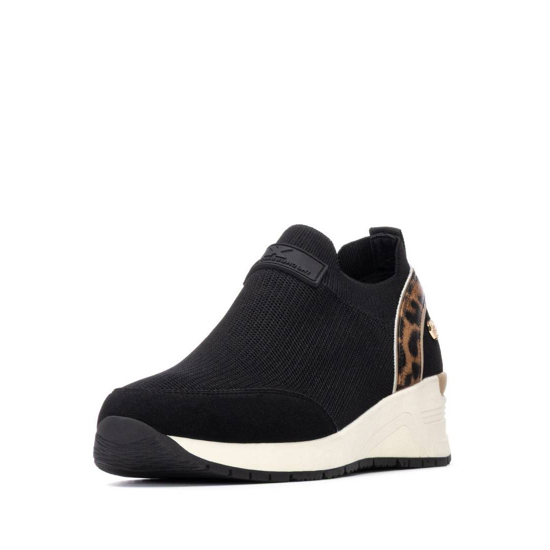 Slip-On Keilsneaker in Schwarz mit goldfarbenem Akzent & Leo-Detail