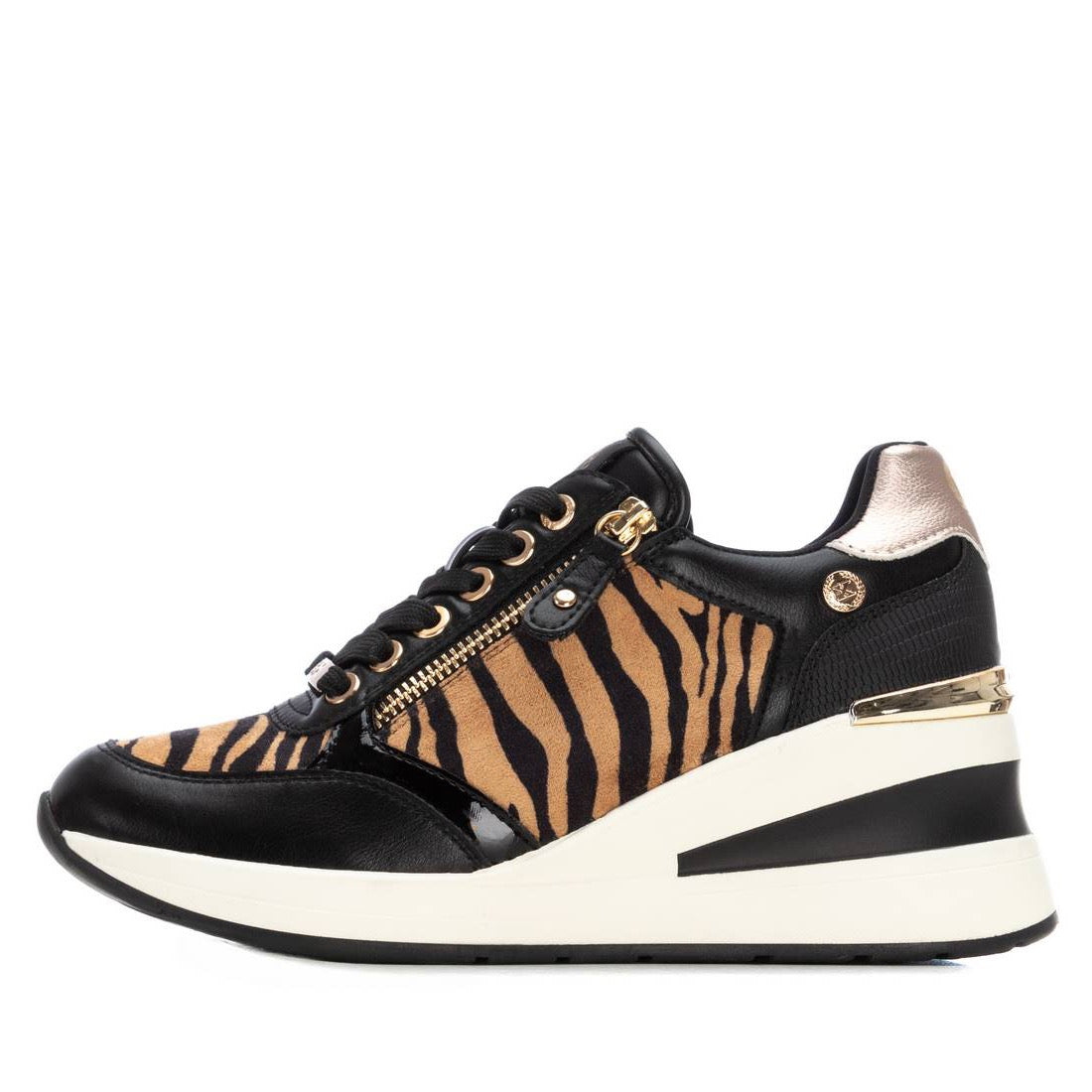 Schwarzer Wedgesneaker mit Zebra-Print und goldfarbenen Akzenten