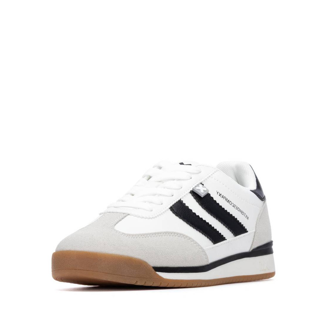 Weiß-schwarzer Retro-Sneaker mit sportlicher Linienführung und Kontrastdetails