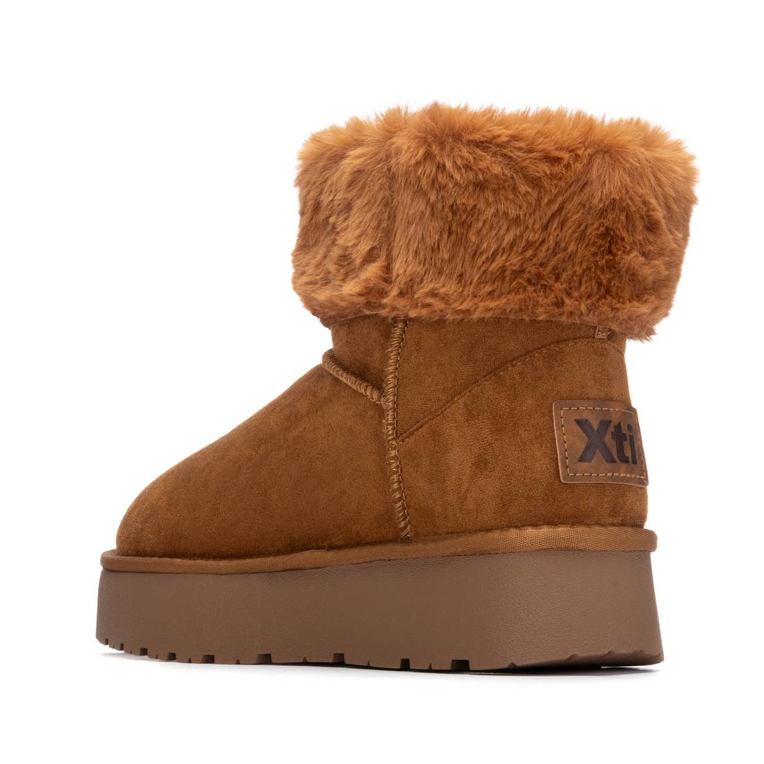 Gefütterter Winterboot in Camel mit Fellkragen und Plateausohle