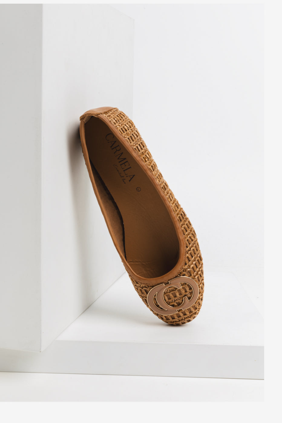 Geflochtener Leder-Ballerina mit Zierspange in Beige – Eleganz für jeden Tag