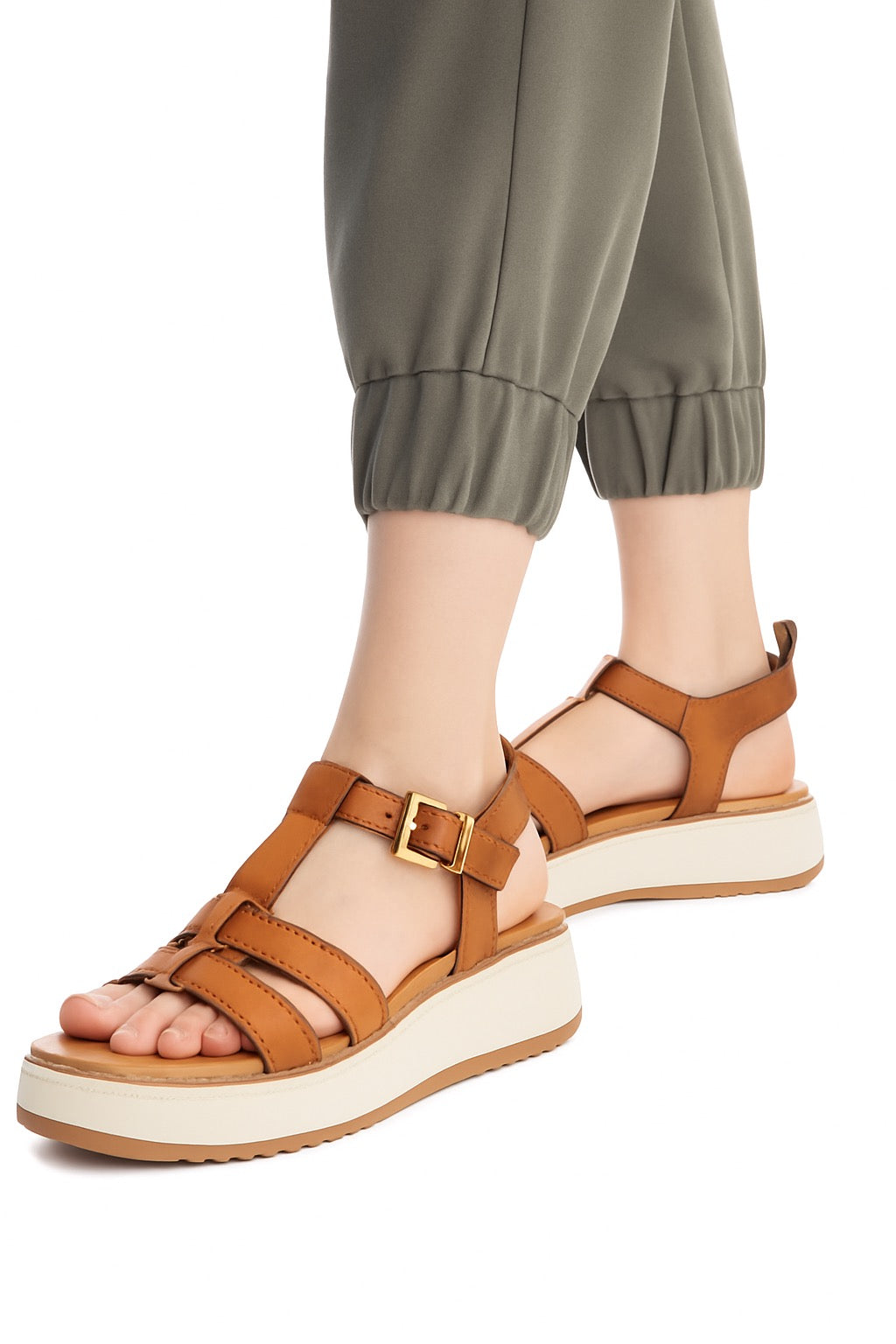 Leder-Sandalette in Camel mit breiten Riemen und Plateausohle
