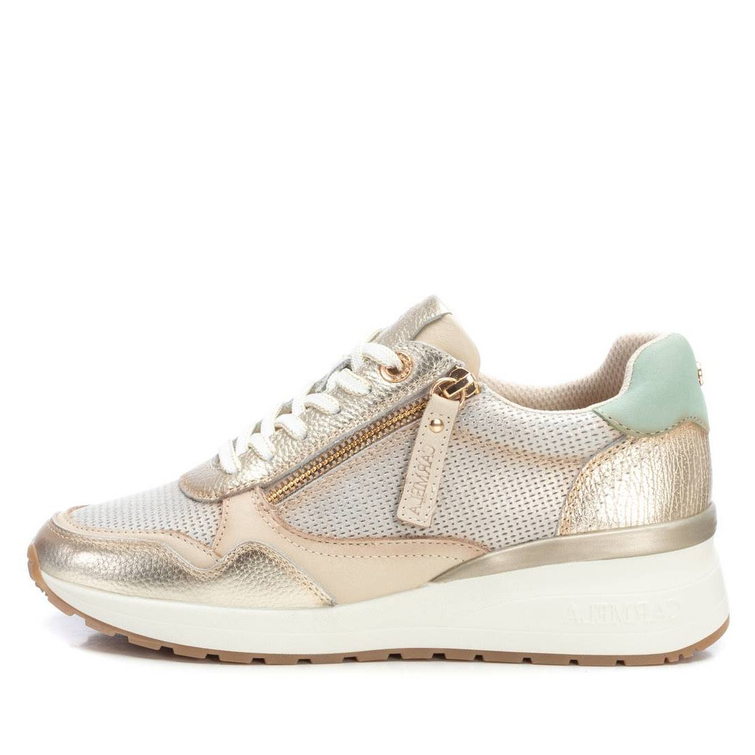 Leder-Sneaker in Gold-Metallic mit Keilsohle und sportivem Look