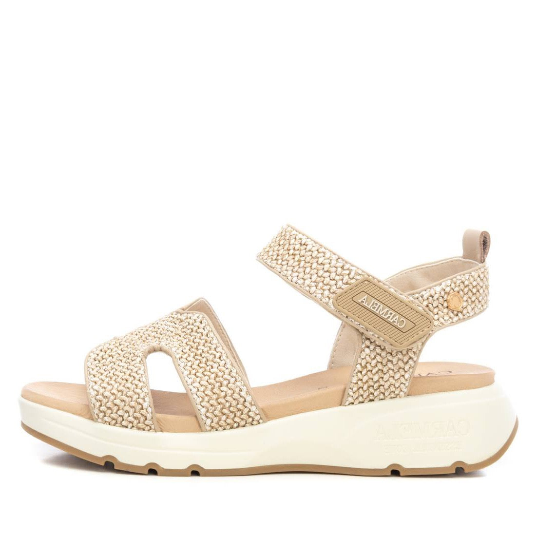 Sportliche Sandale mit Plateau und Klettverschluss in Beige