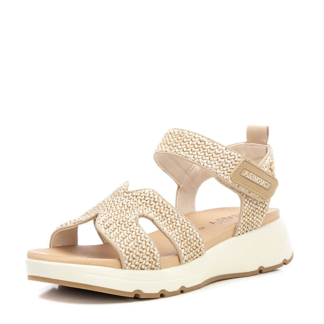 Sportliche Sandale mit Plateau und Klettverschluss in Beige