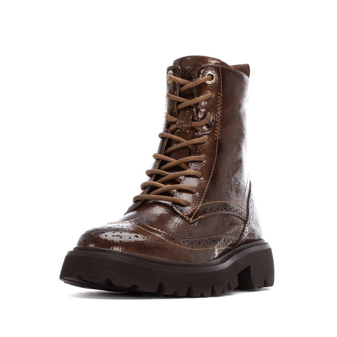 Stiefelette in Taupe mit Lackfinish & dekorativer Lochprägung