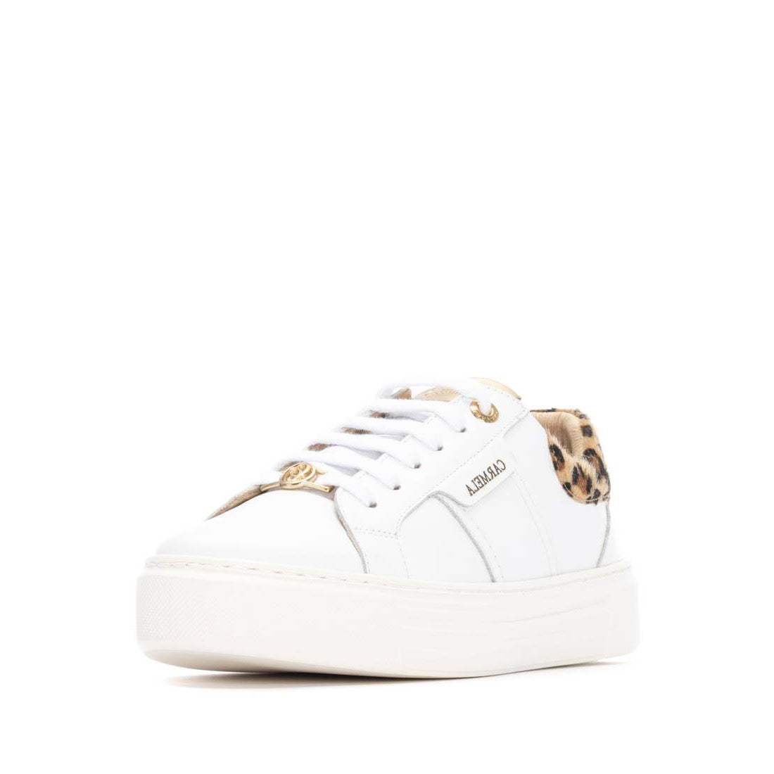 Trendiger Plateau-Sneaker in Weiß mit Leo-Print und goldenen Details