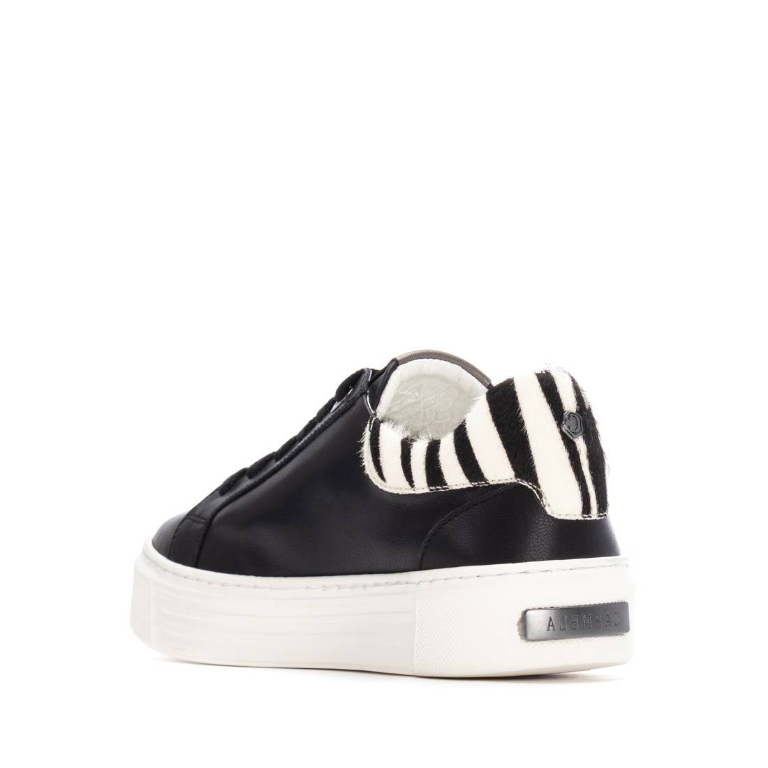Trendiger Plateausneaker in schwarz mit Zebradetail und silbernem Glanzakzent