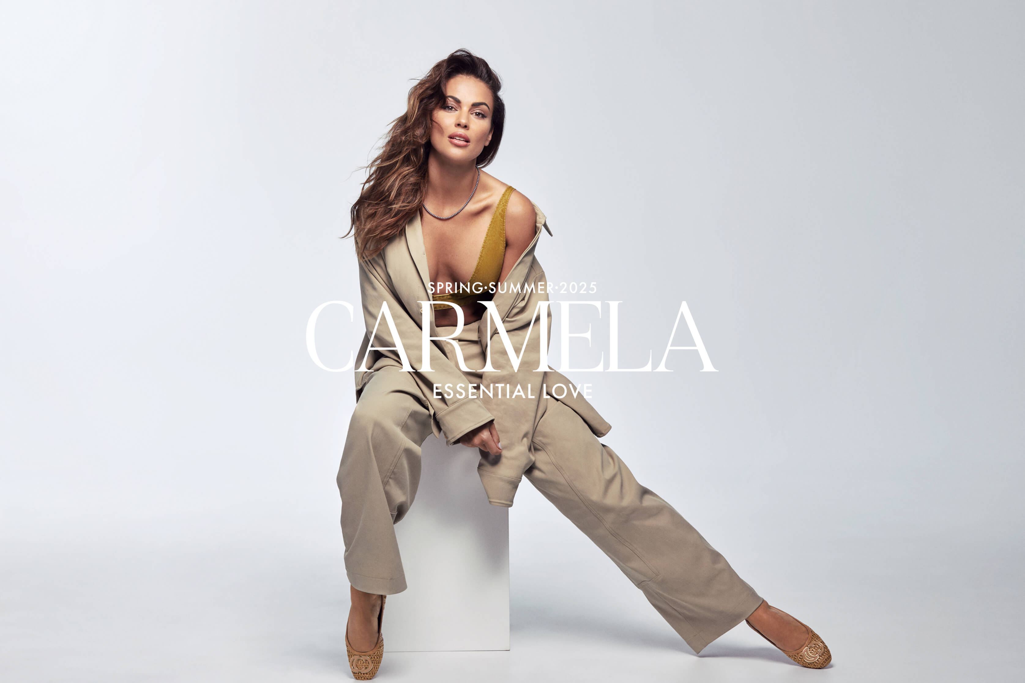 Geflochtener Leder-Ballerina mit Zierspange in Beige – Eleganz für jeden Tag