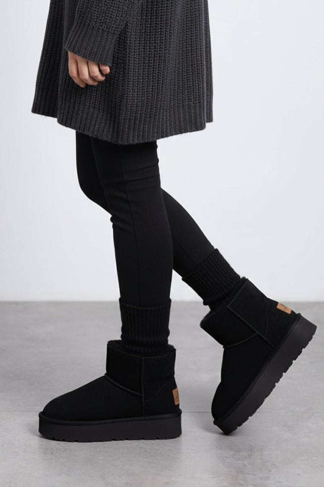 Gefütterter Winterbootie mit Plateausohle in Schwarz