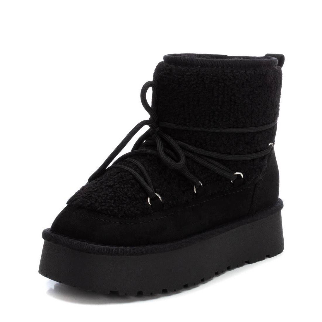 Gefütterter Bootie in Schwarz mit Teddyfell & Schnürung