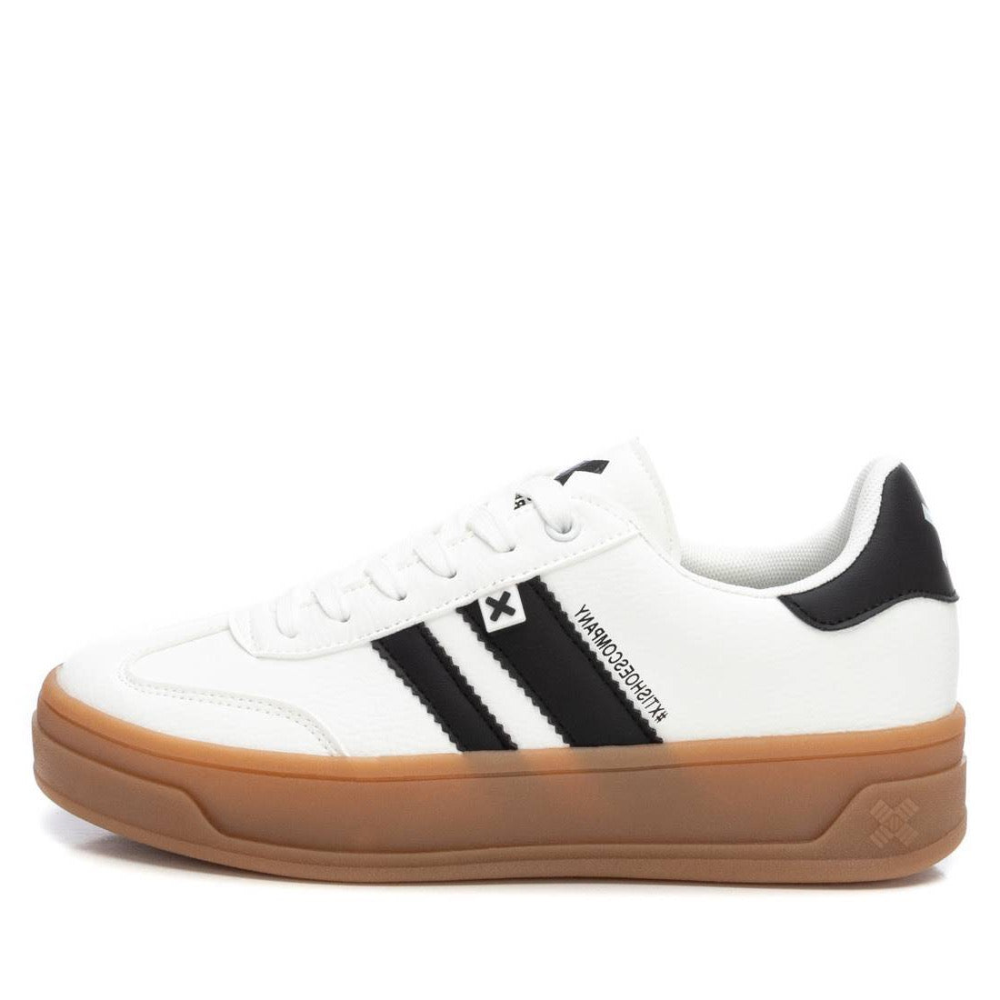 Modischer Damen-Sneaker in weiß mit Kontraststreifen und Plateausohle