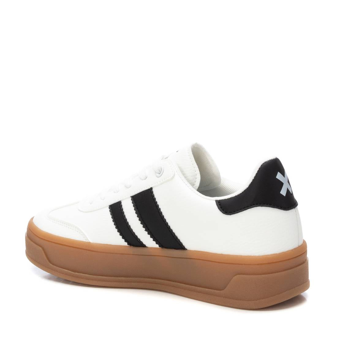 Modischer Damen-Sneaker in weiß mit Kontraststreifen und Plateausohle