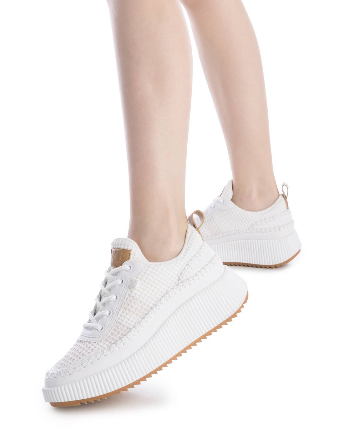Trend-Sneaker aus Mesh in Weiß mit Plateau und Kontrastdetail
