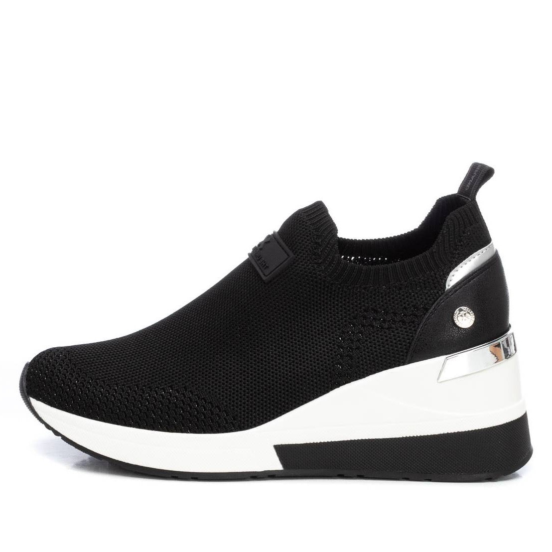 Stretch-Sneaker mit Keilsohle in Schwarz und Weiß - Komfort und Stil vereint