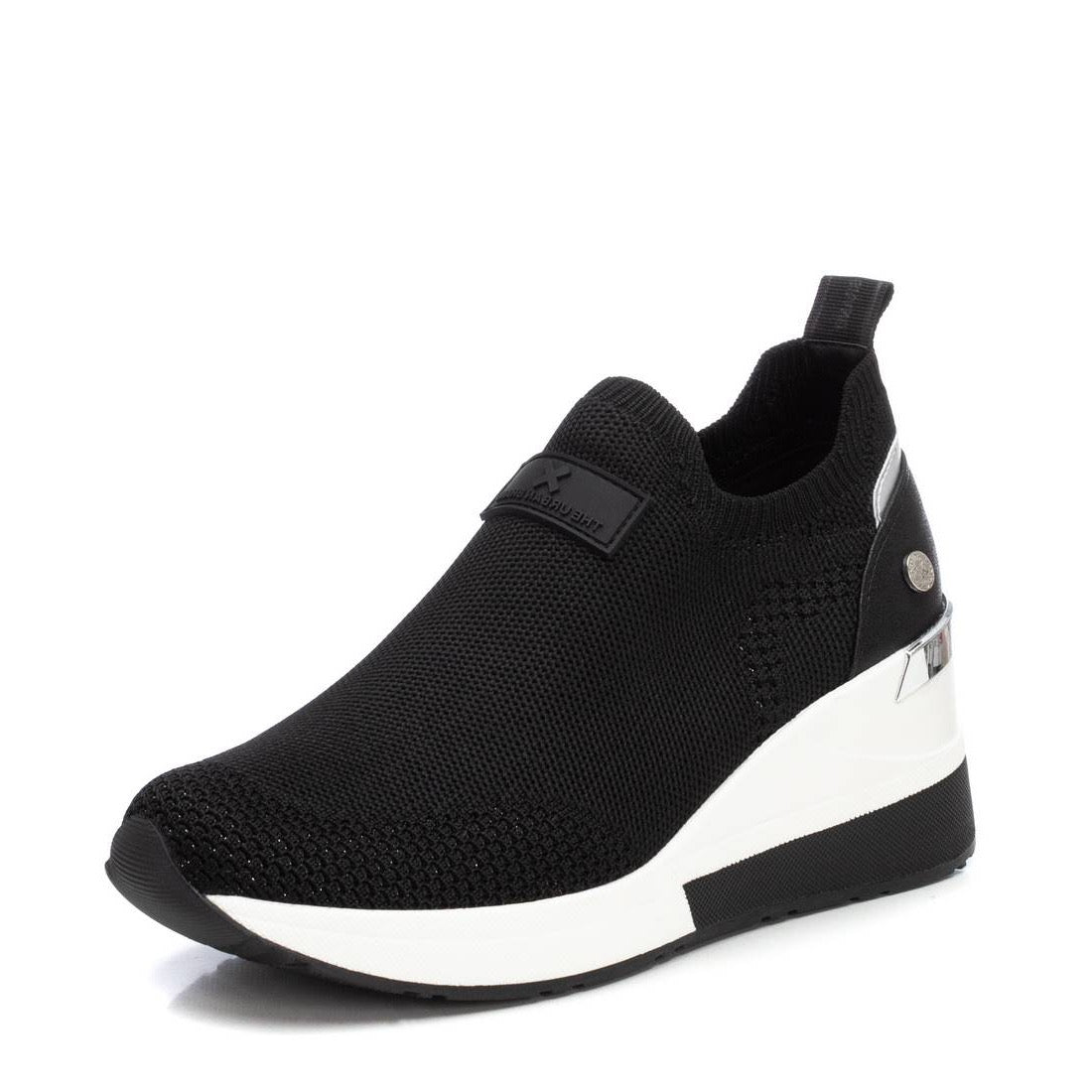 Stretch-Sneaker mit Keilsohle in Schwarz und Weiß - Komfort und Stil vereint