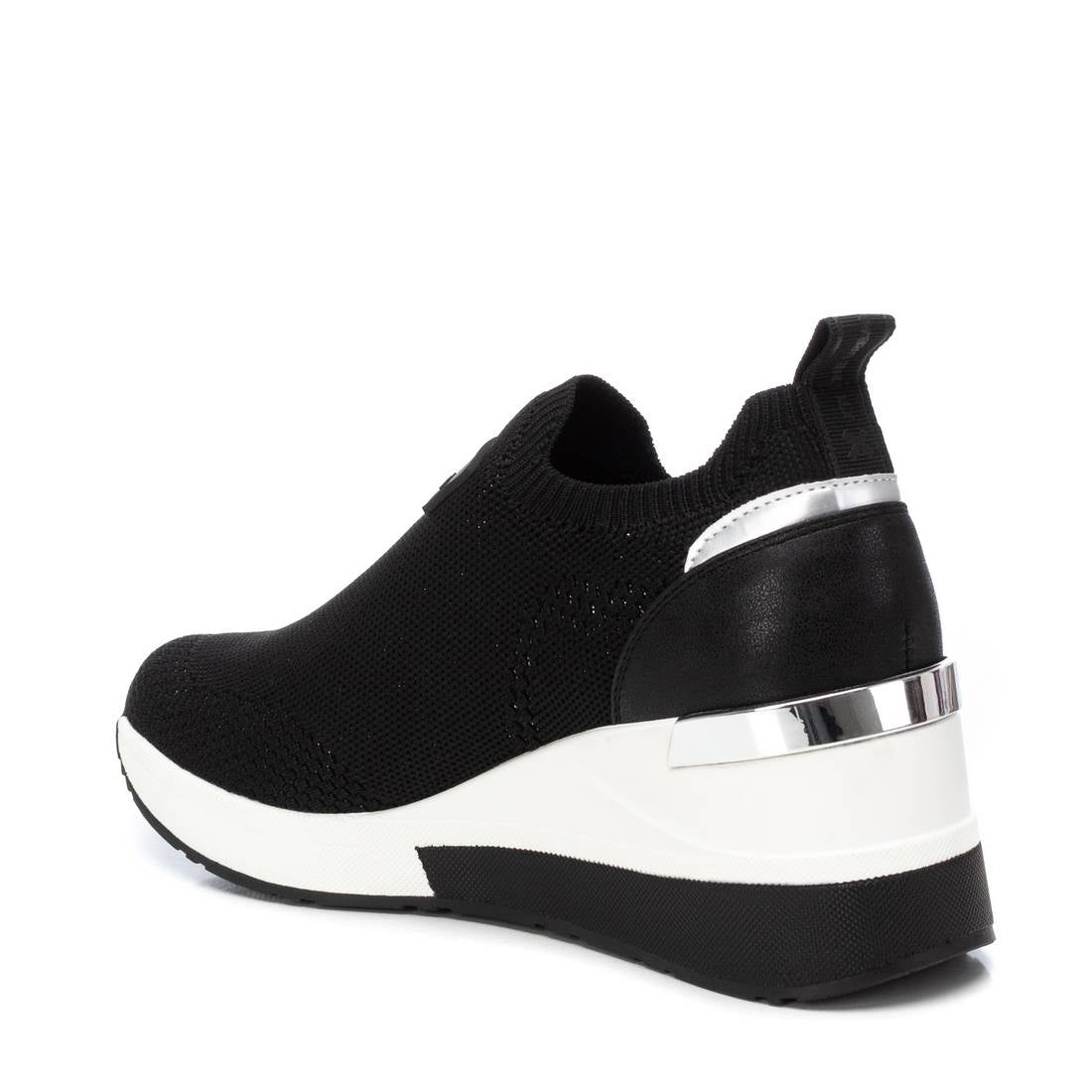 Stretch-Sneaker mit Keilsohle in Schwarz und Weiß - Komfort und Stil vereint