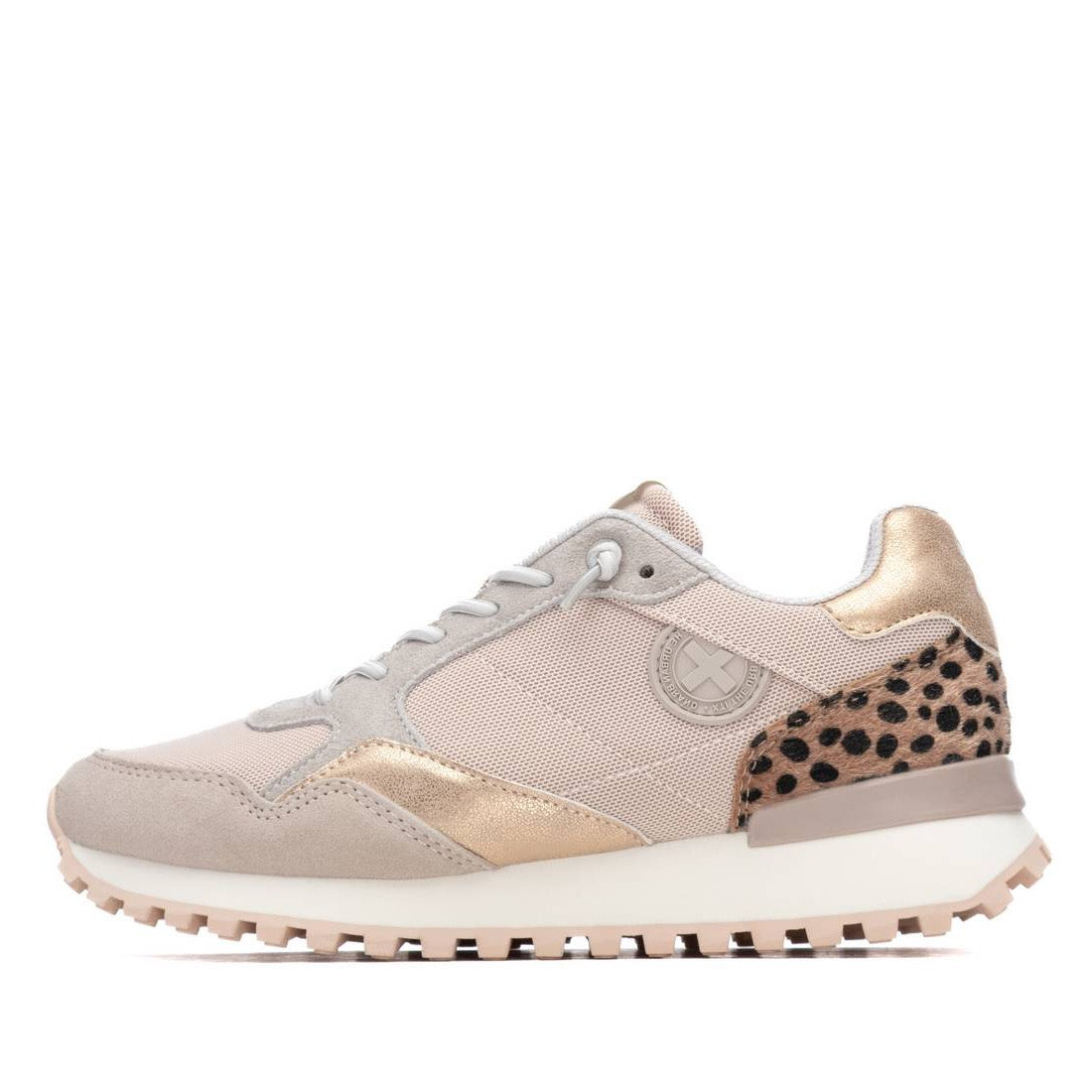 Sneaker in Beige mit goldenen Akzenten und Leo-Fersenbesatz