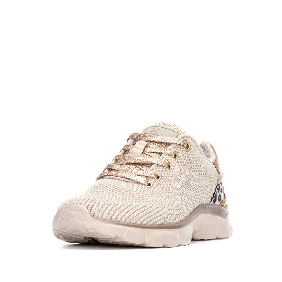 Leichter Sneaker in Beige mit Strukturgewebe und Leo-Fersenkappe