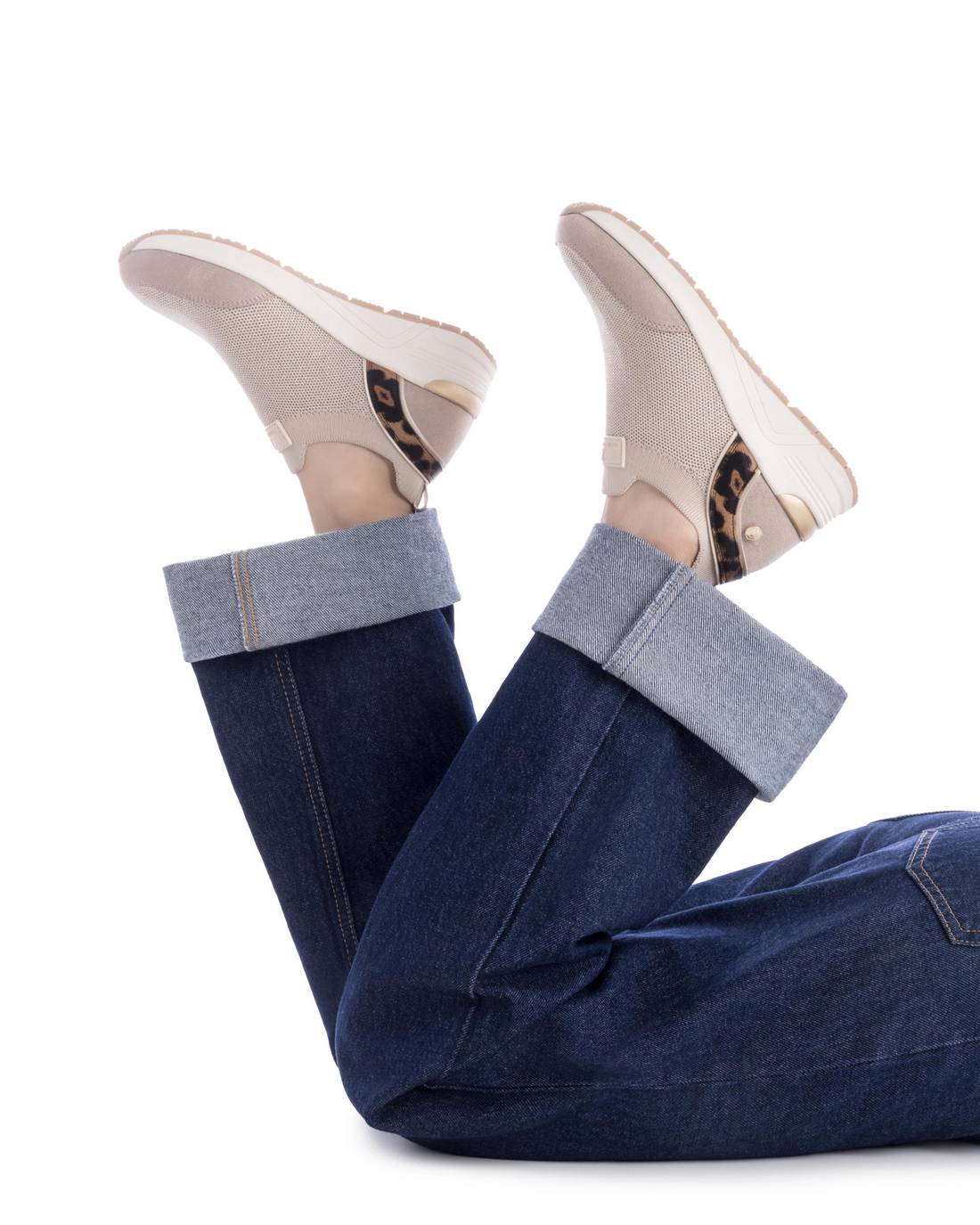 Slip-On Sneaker in Beige mit Keilsohle & Leo-Detail
