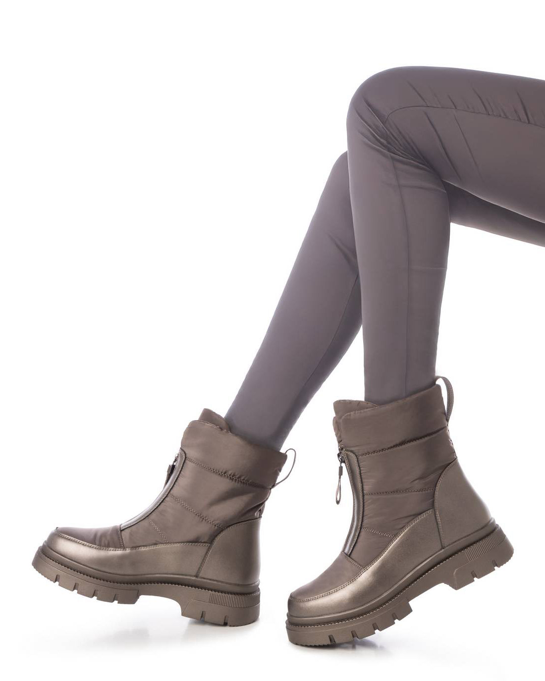 Wasserdichter bronzefarbener Winterboot mit Fellfutter und Reißverschluss