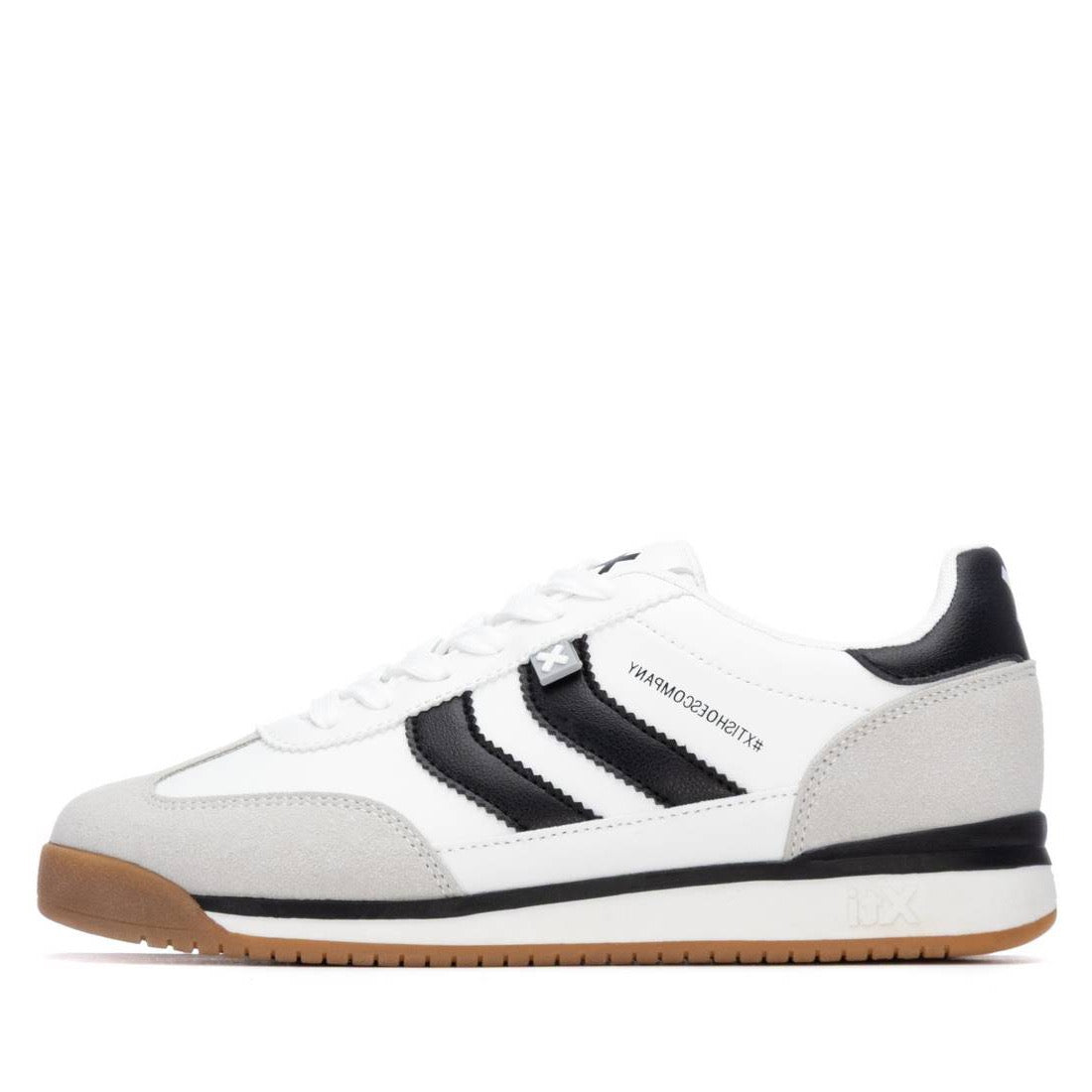 Weiß-schwarzer Retro-Sneaker mit sportlicher Linienführung und Kontrastdetails