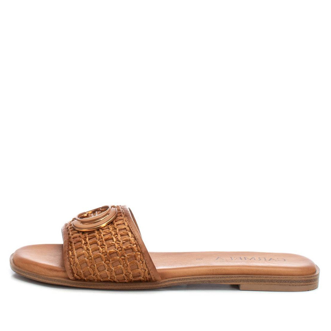 Flache Leder-Pantolette in Braun mit Flechtdetail & goldfarbener Logo-Applikation – stilvoll & komfortabel