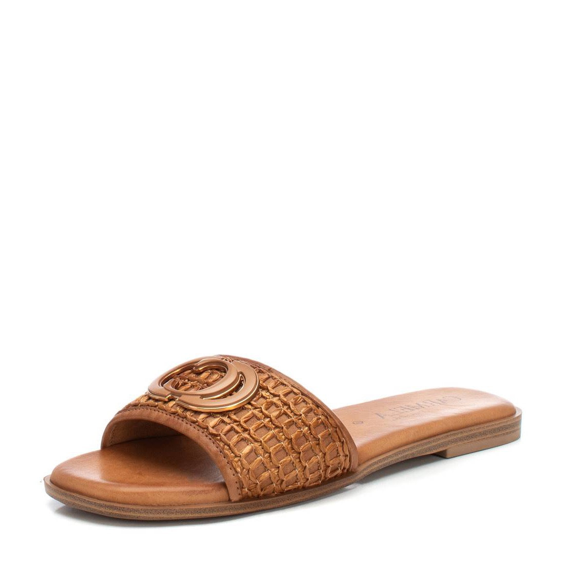 Flache Leder-Pantolette in Braun mit Flechtdetail & goldfarbener Logo-Applikation – stilvoll & komfortabel