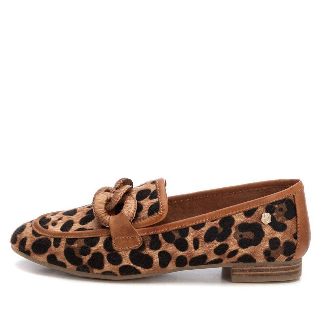 Loafer in wilder Leo-Optik mit Schleife und flachem Absatz