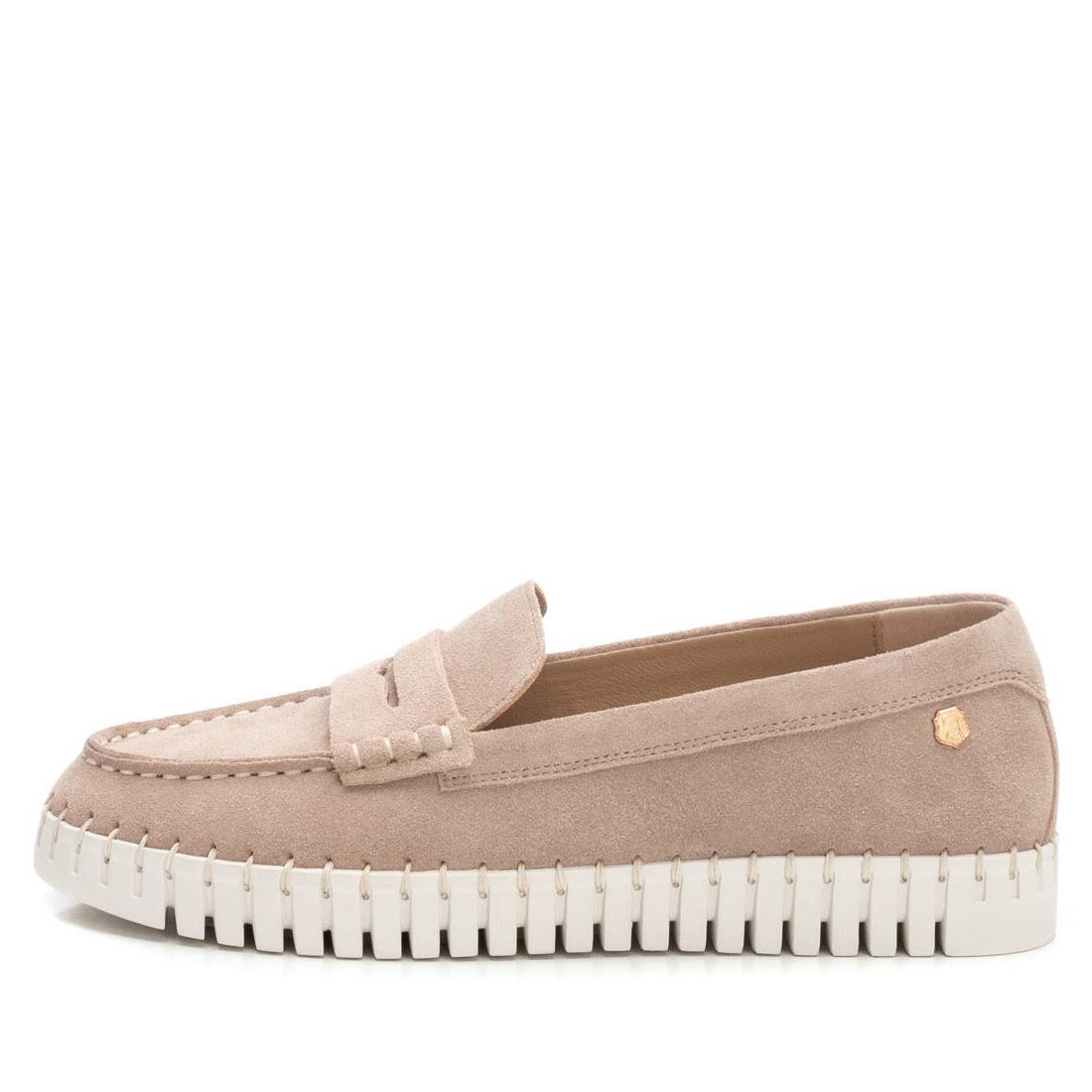 Beiger Loafer aus Wildleder mit flexibler Sohle und moderner Silhouette