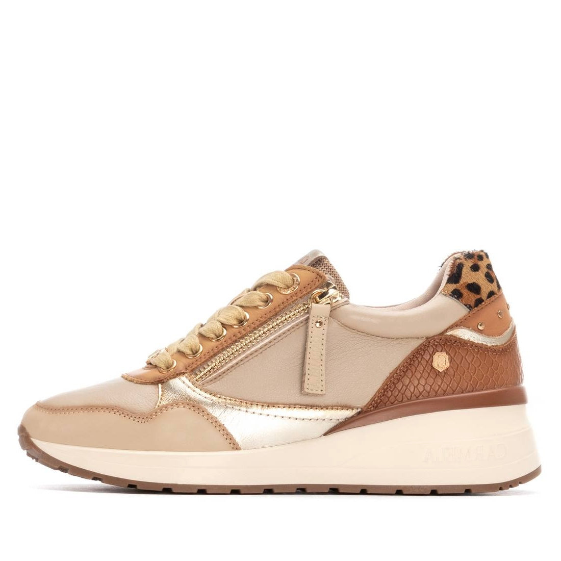 Leder-Sneaker in Beige mit Keilsohle & goldenen Highlights