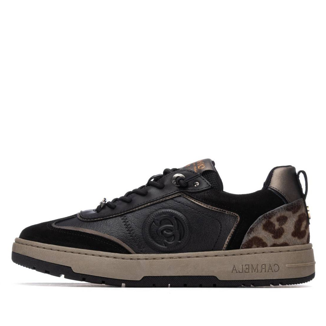 Plateau-Sneaker mit edlen Wildlederdetails & Leo-Fersenakzent