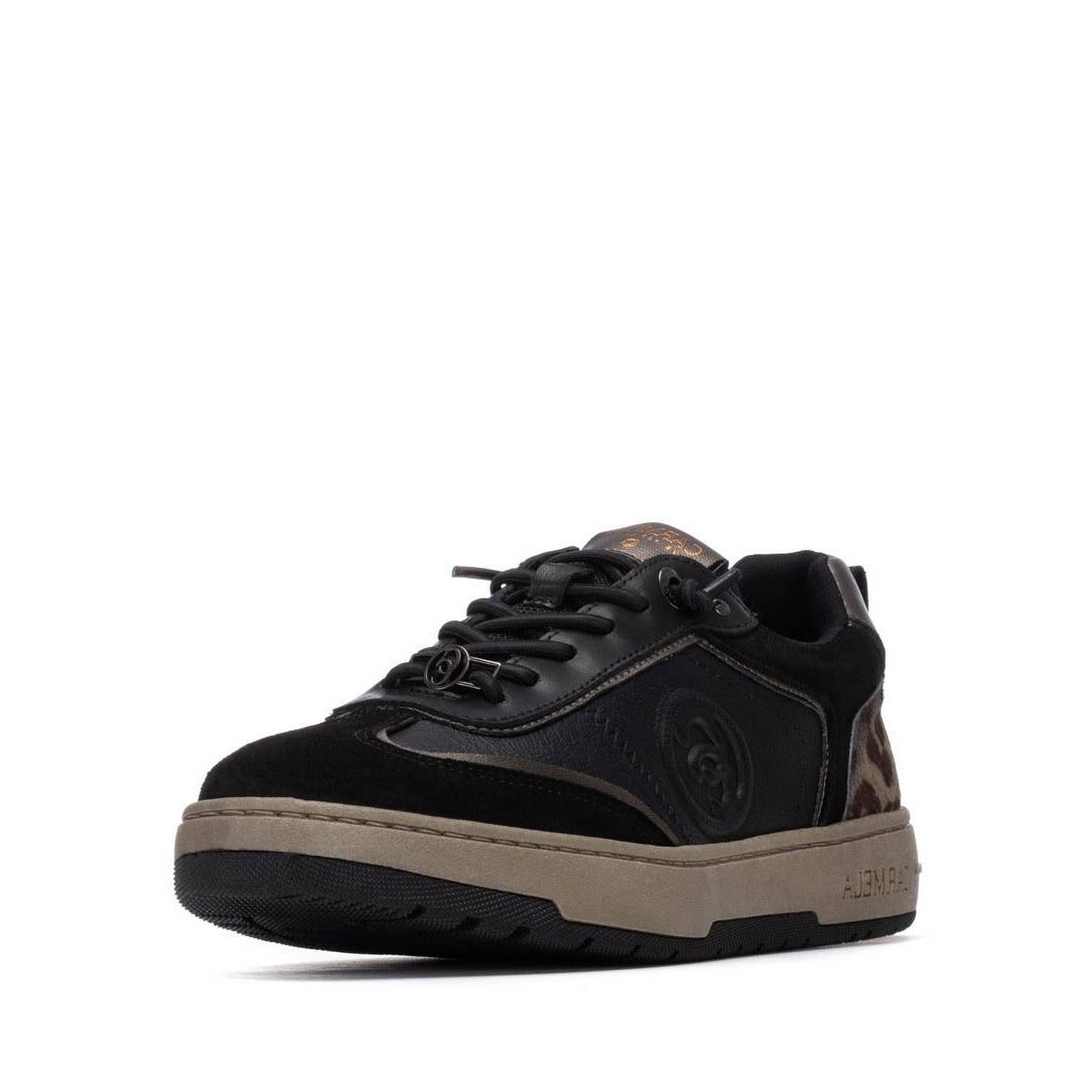 Plateau-Sneaker mit edlen Wildlederdetails & Leo-Fersenakzent
