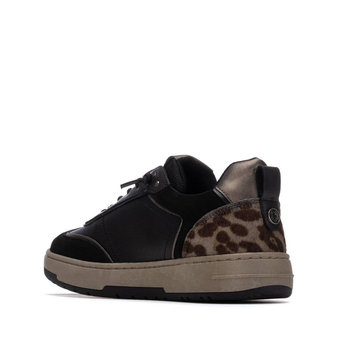 Plateau-Sneaker mit edlen Wildlederdetails & Leo-Fersenakzent