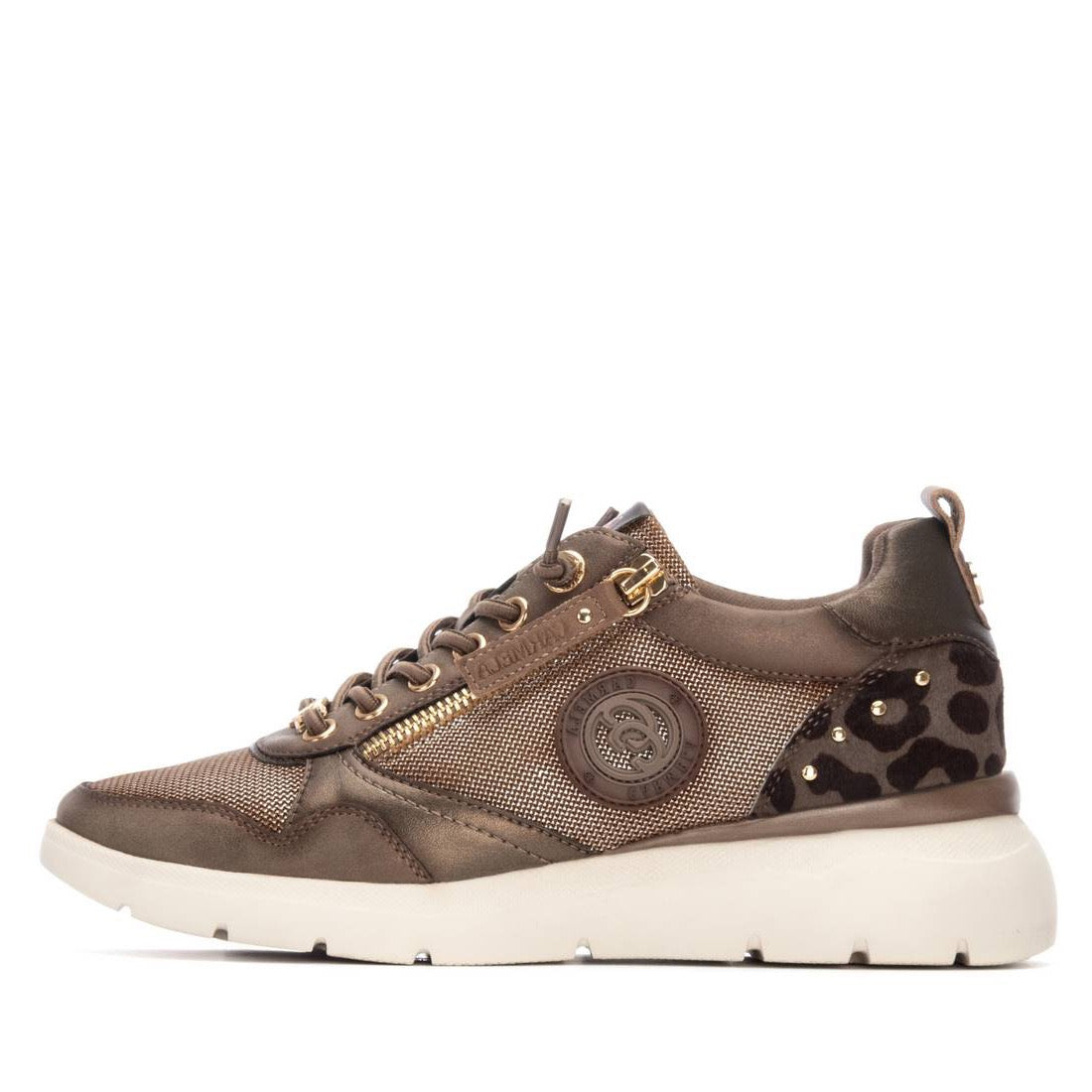 Trendiger Fashion-Sneaker in Taupe-Bronze mit Leo-Details und goldenen Akzenten