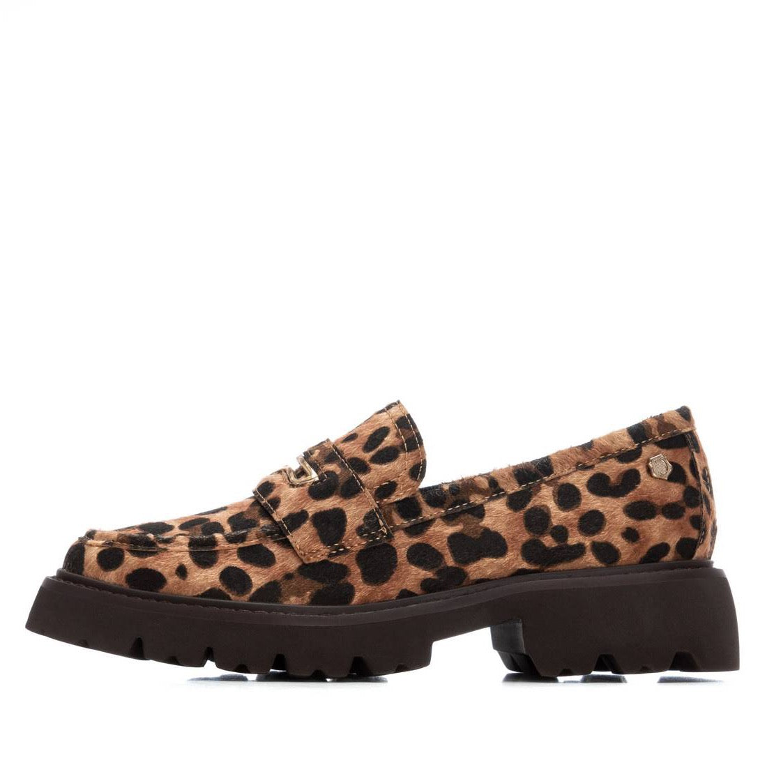 Trendiger Loafer mit goldfarbener Spange in Leo-Felloptik
