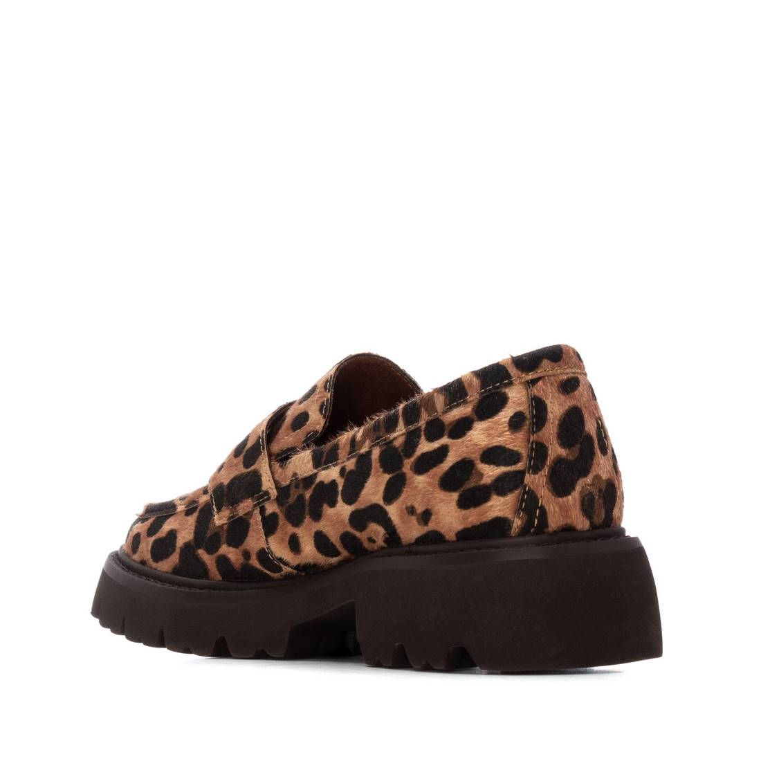 Trendiger Loafer mit goldfarbener Spange in Leo-Felloptik