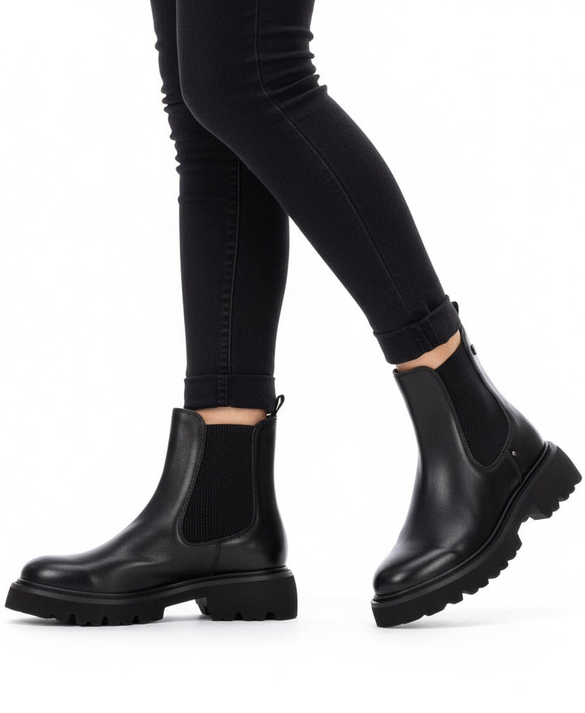 Schwarzer Leder-Chelsea Boot mit dicker Profilsohle