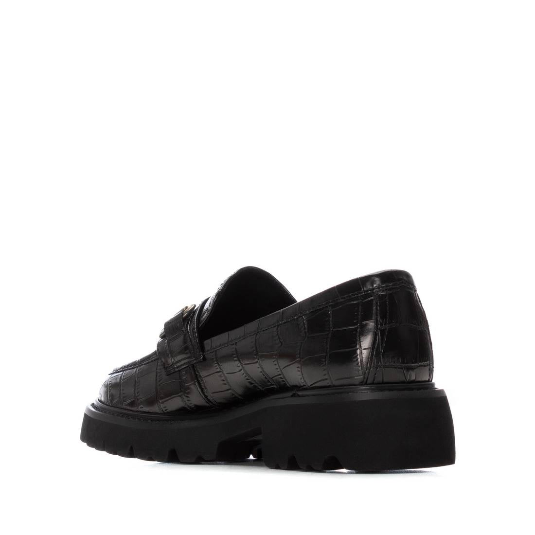 Moderner Loafer mit Kroko-Prägung & Profilsohle in Schwarz