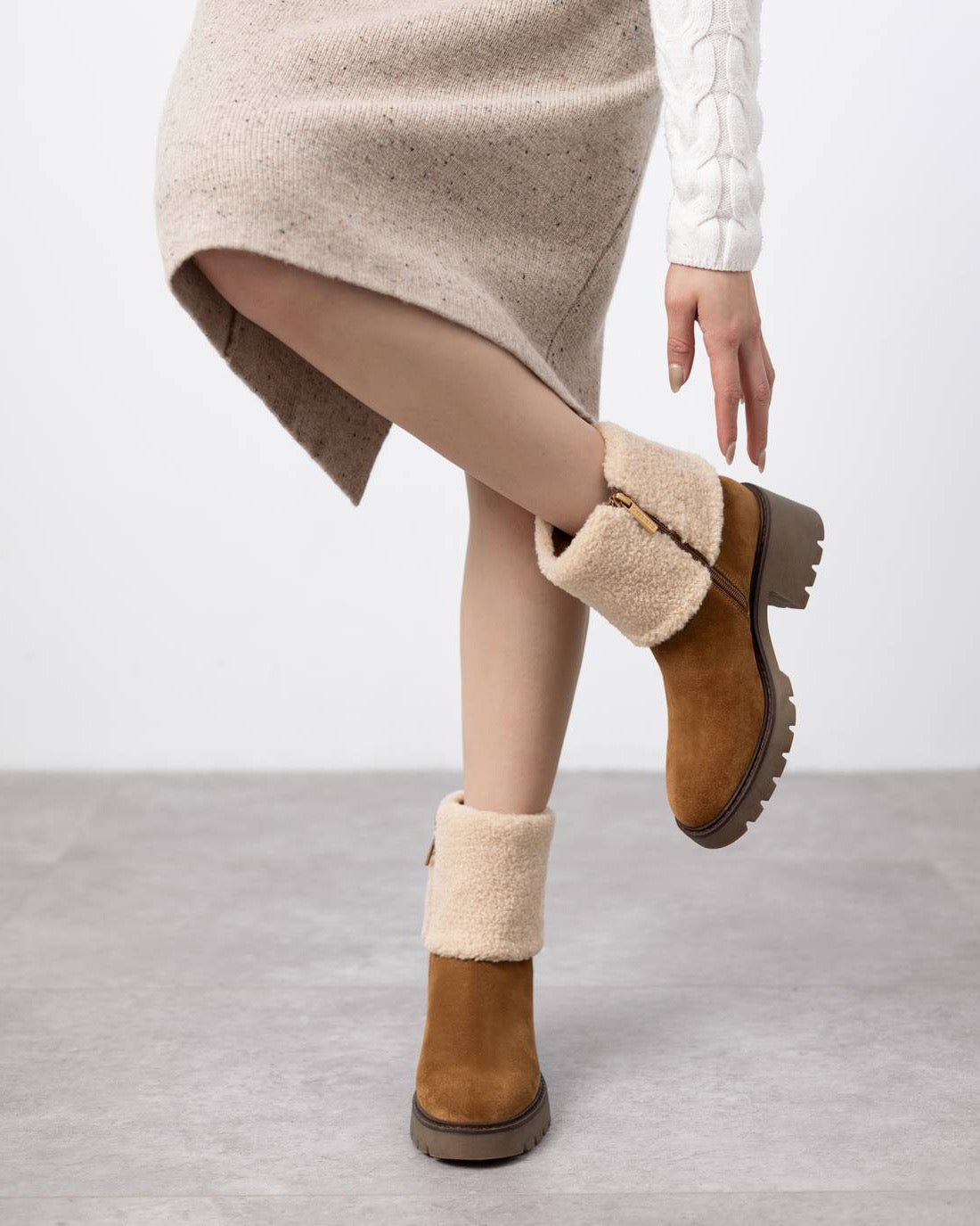 Wildleder-Stiefelette in Camel mit Blockabsatz & Softplüsch-Rand