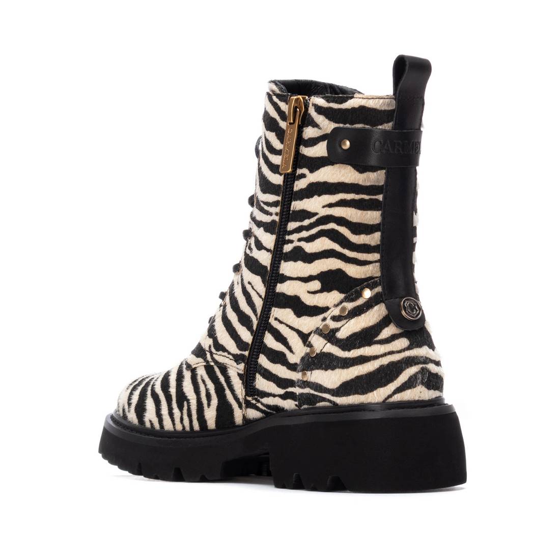 Schnürbootie in Zebra-Felloptik mit Profilsohle und goldenen Details