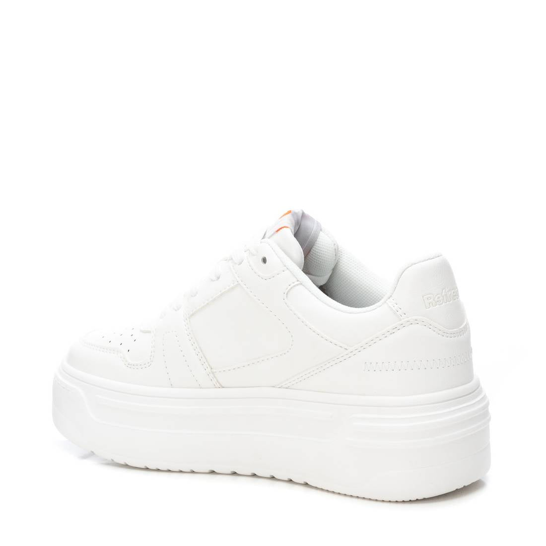 Plateau-Sneaker in Weiß mit Logo-Prägung & cleaner Silhouette – sportlich & vielseitig