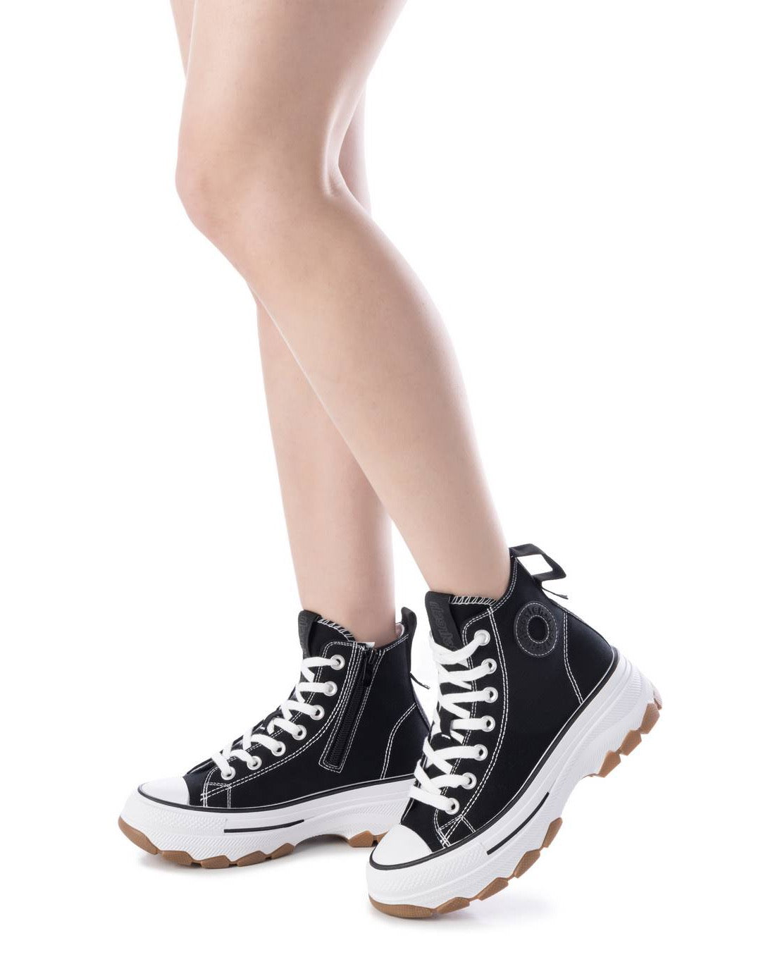 High-Top Sneaker mit Plateau-Sohle in Schwarz – stylisch, sportlich & modern