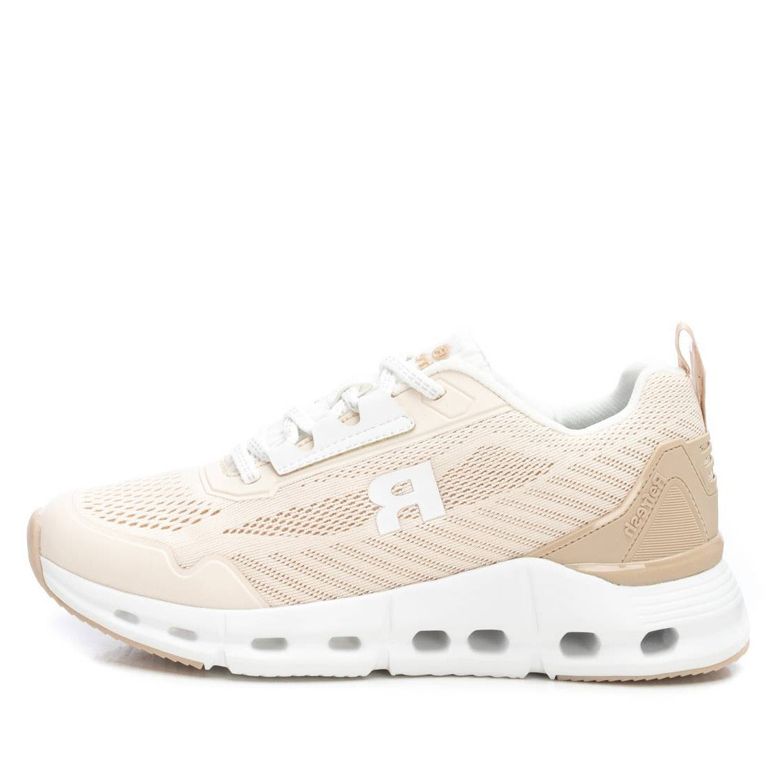Sportlicher Sneaker mit Mesh-Einsätzen in Beige – sportlich & leicht
