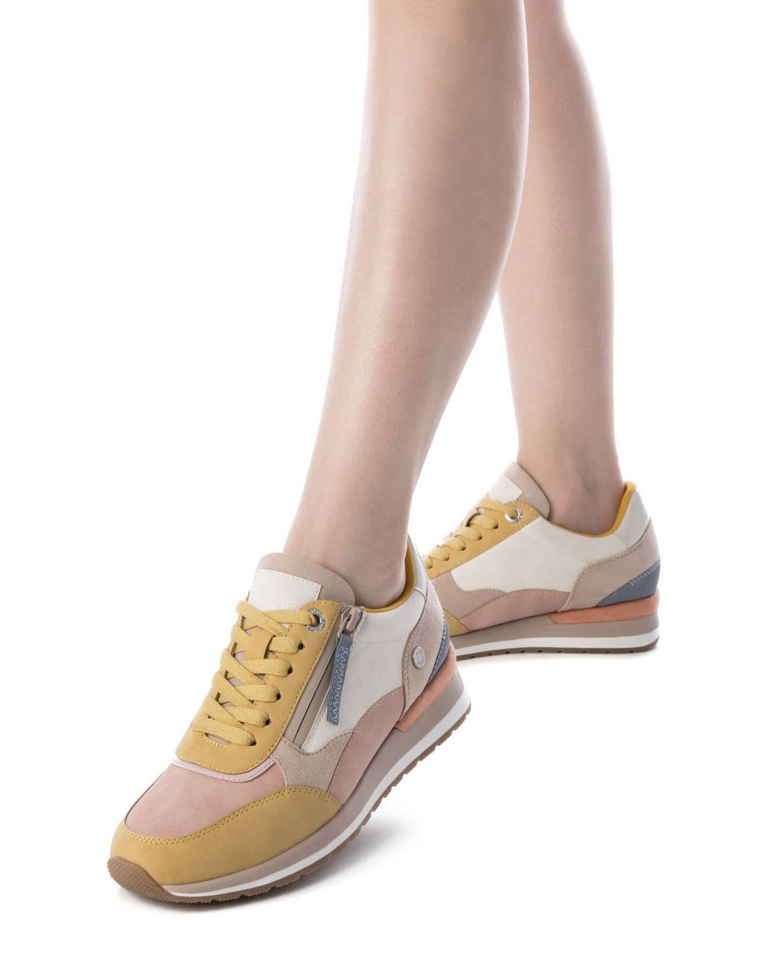 Low-top Sneaker mit Reißverschluss & Multicolor-Elementen – lässig & vielseitig