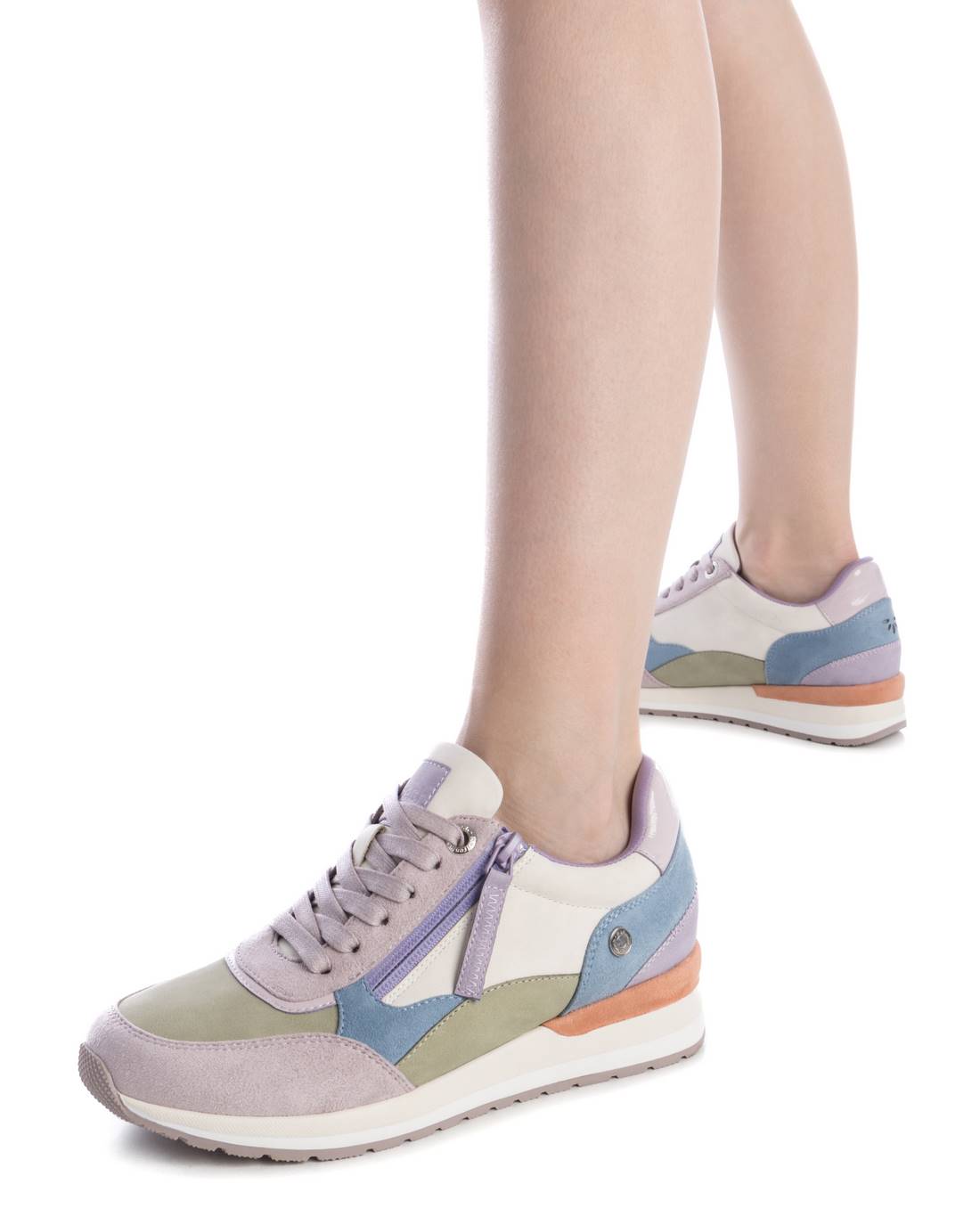 Fliederfarbener Sneaker mit Reißverschluss & Multicolor-Elementen – lässig & vielseitig