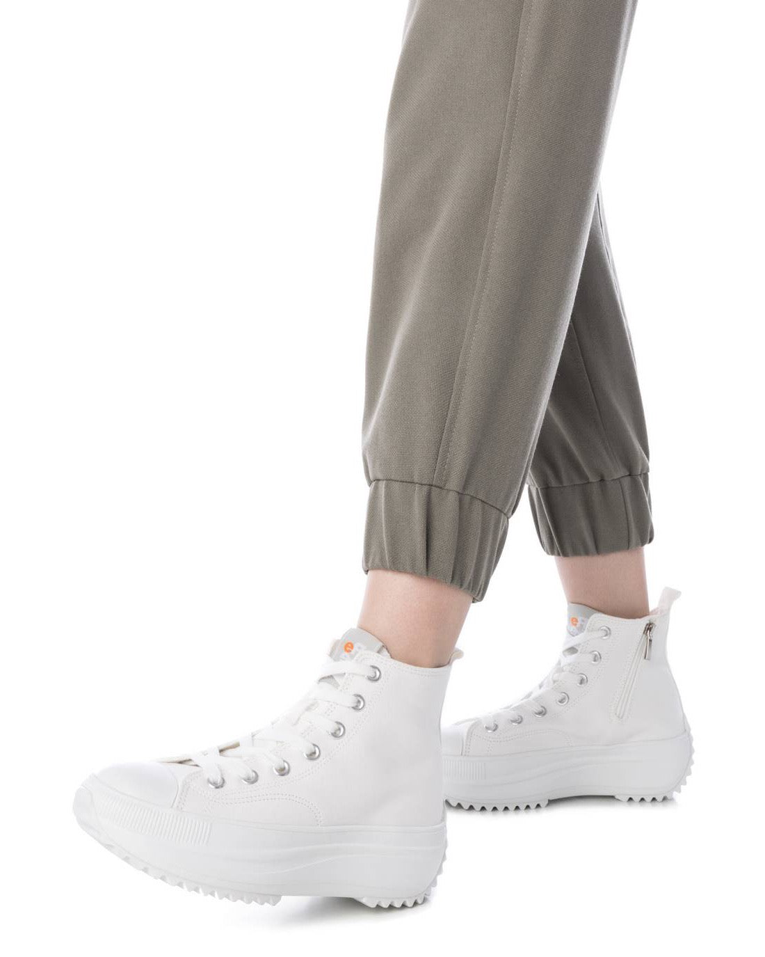 Weißer High-Top Plateau Sneaker mit Reißverschluss – sportlich & urban
